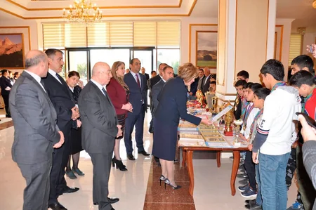 Təhsil nazirinin müavini məktəb direktorları ilə görüşüb