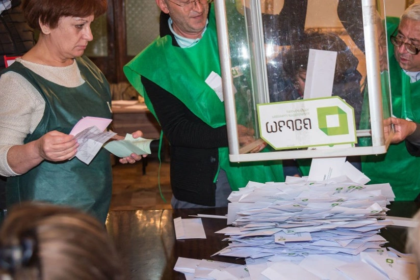 Zurabişvili və Vaşadze Gürcüstanda keçirilən prezident seçkilərinin II turuna keçir - YENİLƏNİB-2