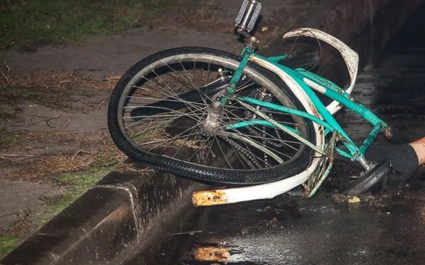 Naftalanda 11 yaşlı velosipedçini avtomobil vurub