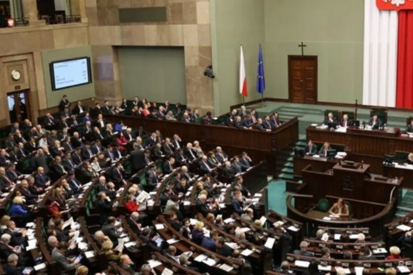 ЦИК: В Польше правящая партия набирает 49% на выборах в сейм