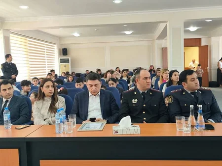 “Yol hərəkəti qaydalarını öyrənək” yarışmasında qalib olan şagirdlər mükafatlandırılıb