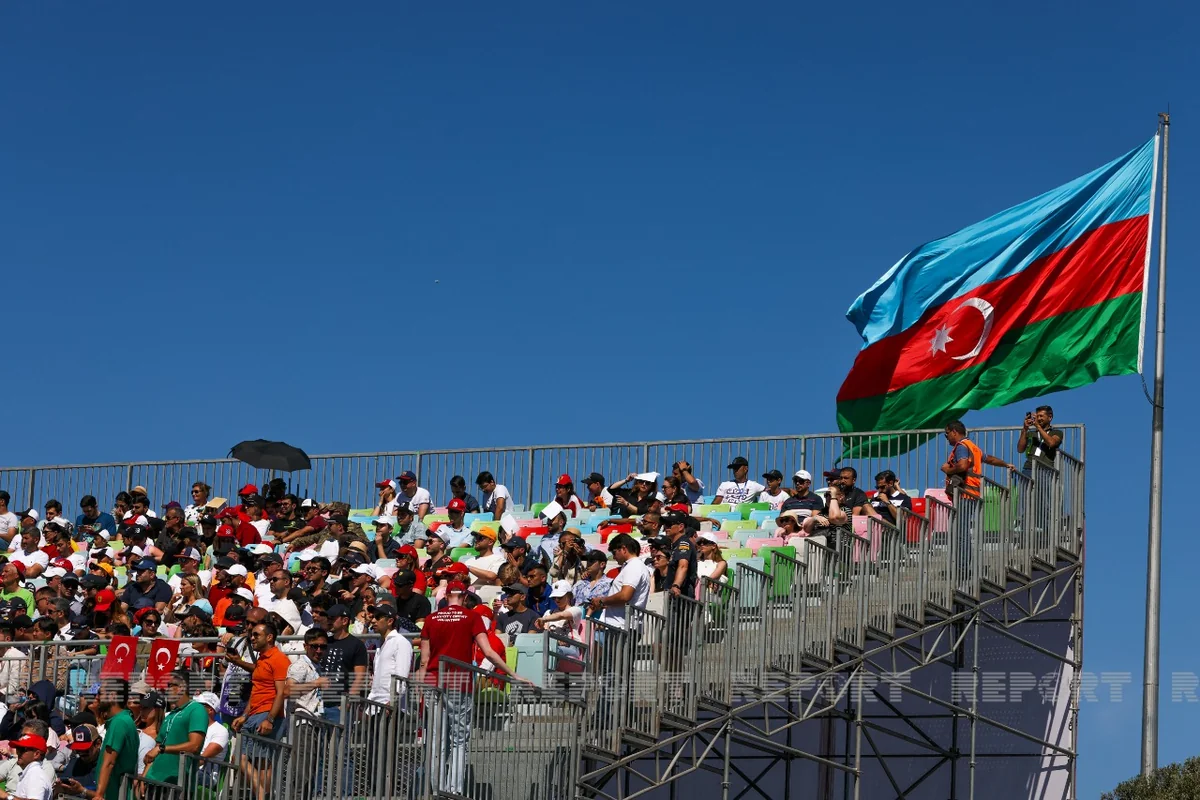 DİN “Formula 1 yarışlarında azarkeş zonasına gətirilməsi qadağan olan əşyaların siyahısını yayıb