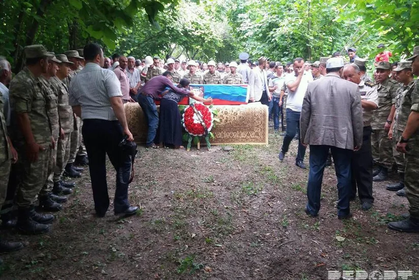 Azərbaycanın şəhid olan əsgəri dəfn edilib - FOTO