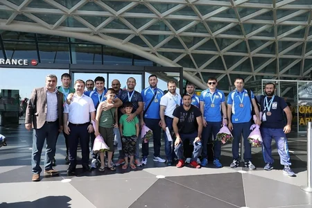 Şotlandiyada 14 medal qazanan usta cüdoçularımız vətənə qayıdıblar