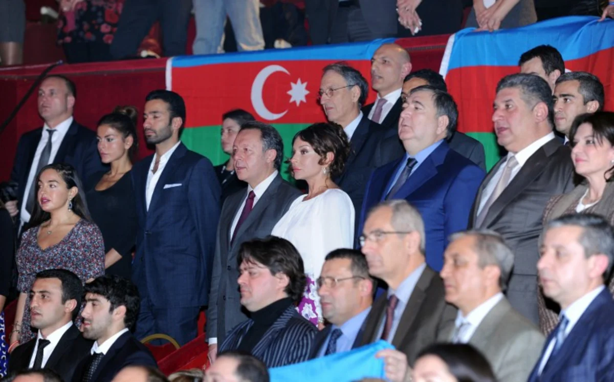 Parisdə Azərbaycan və Fransa güləşçilərinin yoldaşlıq görüşü keçirilib