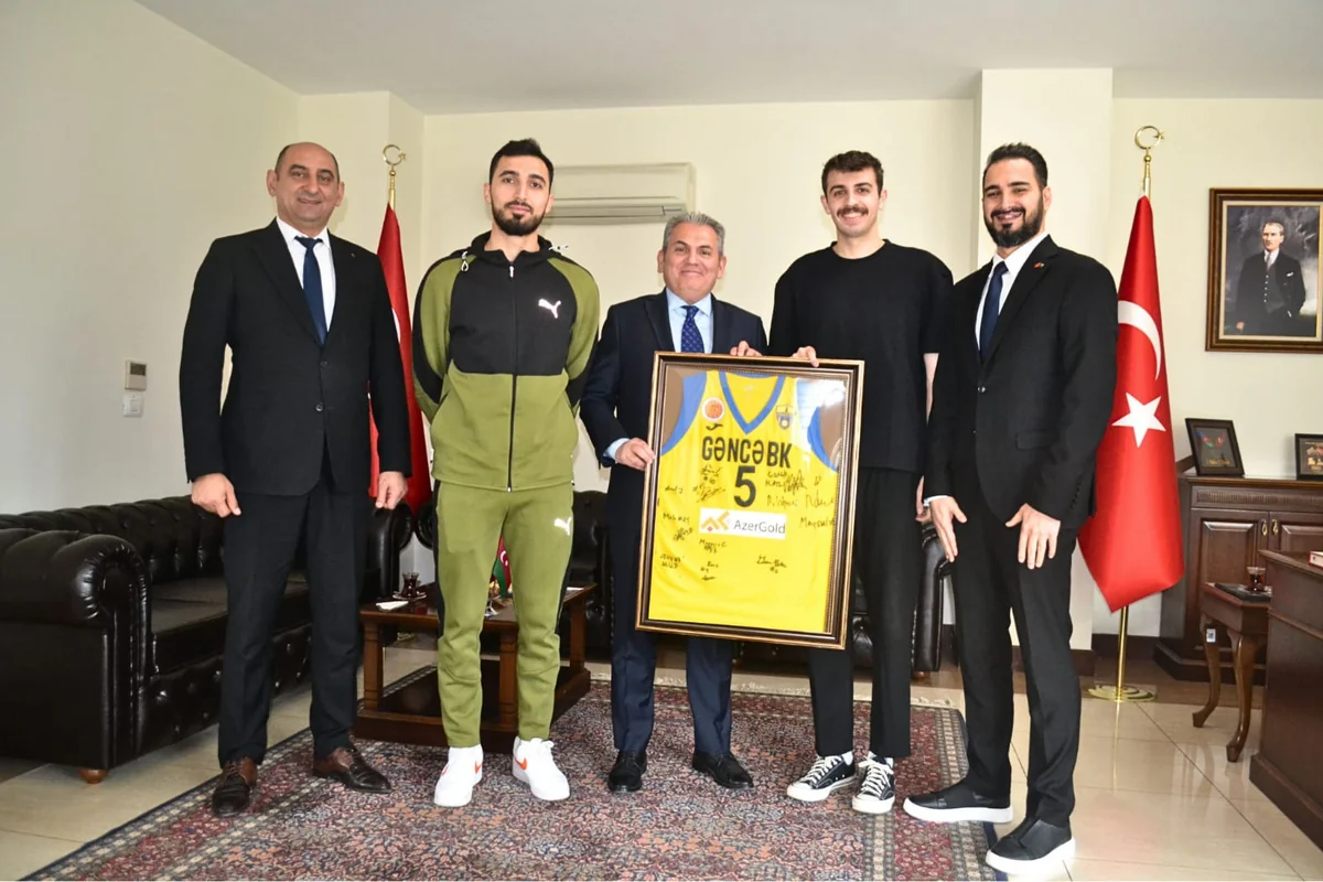 Gəncə basketbol klubunun üzvləri Türkiyənin baş konsulu ilə görüşüblər