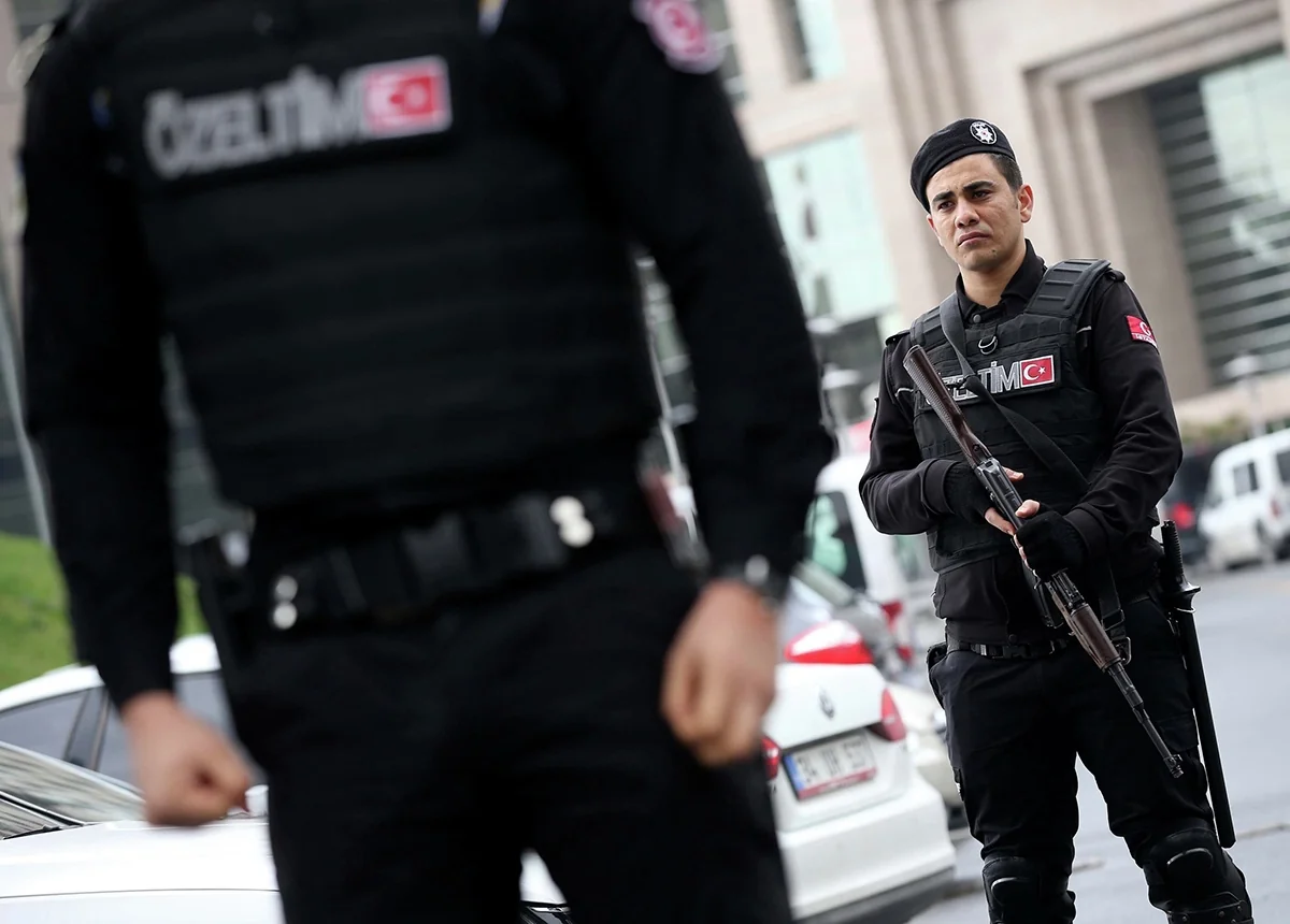 Türkiyədə 22 minə yaxın polis əməkdaşı işdən çıxarılıb