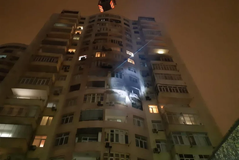 Пожар в многоэтажке в Баку потушен