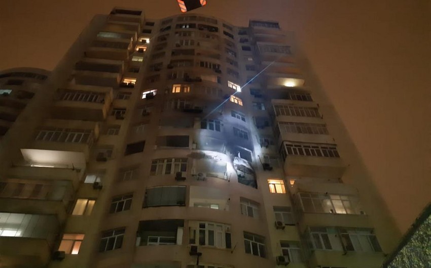 Bakıda çoxmərtəbəli yaşayış binasında yanğın söndürülüb - YENİLƏNİB-2