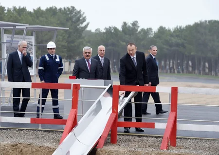 ​İlham Əliyev Sumqayıtda iki zavodun açılışında iştirak edib