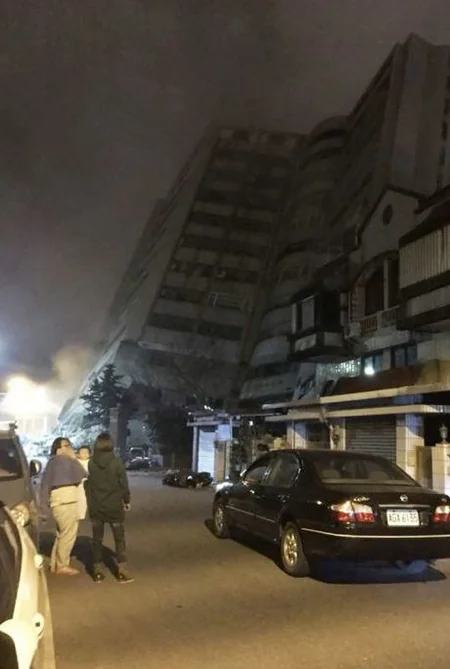 4 killed, 219 injured in a strong quake in Taiwan - VIDEO