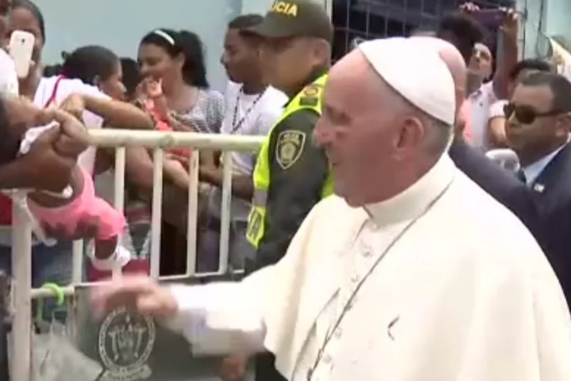 Roma Papası Fransisk Kolumbiyaya səfəri zamanı zədələnib