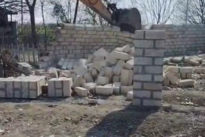 Ağcabədidə qanunsuz tikili sökülüb