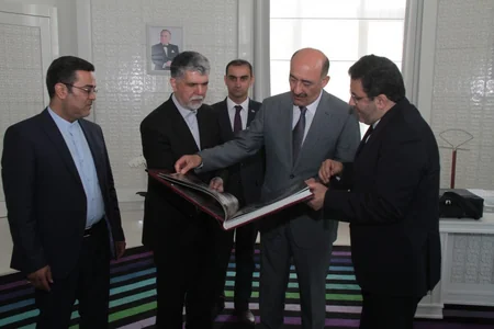 Əbülfəs Qarayev İranın mədəniyyət və islami irşad naziri ilə görüşüb