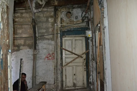 BŞİH: Bakıda qədim bina qəzalı vəziyyətə düşüb, sakinlər köçürülür