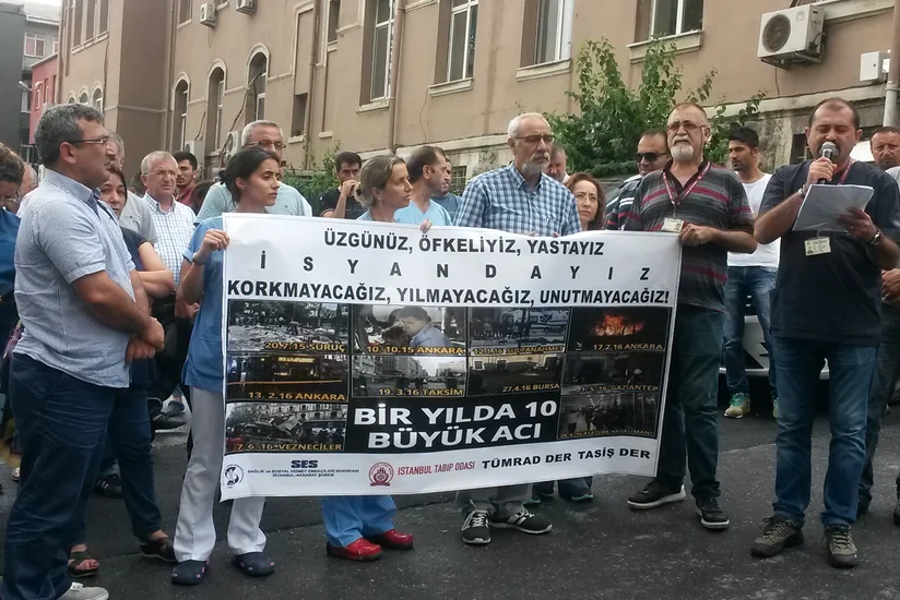 ​Atatürk Hava Limanında baş vermiş terror aktı ilə əlaqədar etiraz aksiyası keçirilib