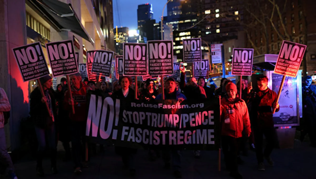 Полиция применила газ во время демонстрации противников Трампа в Вашингтоне