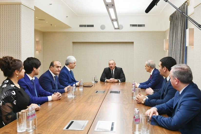 Prezident İlham Əliyev Sankt-Peterburqda fəaliyyət göstərən Azərbaycan diaspor təşkilatlarının rəhbərləri ilə görüşüb