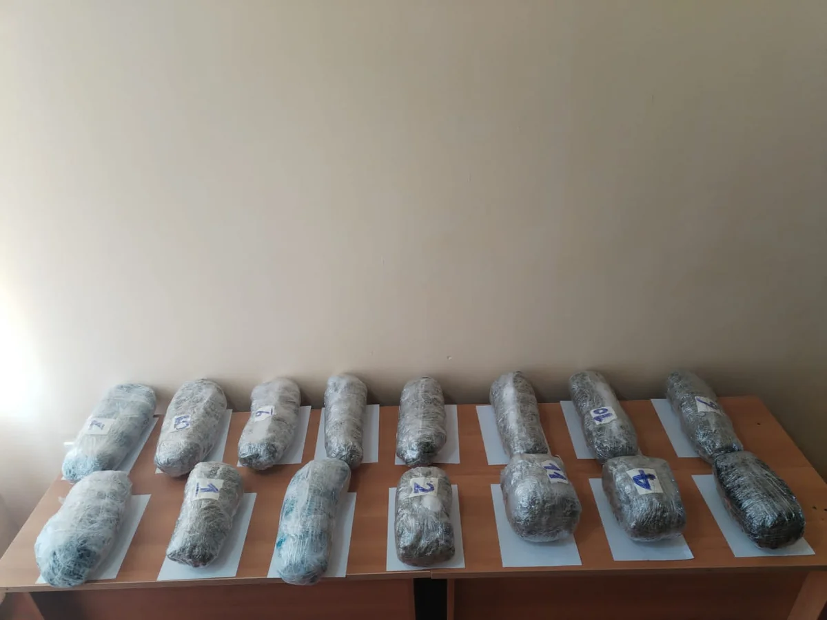 Azərbaycana 15 kiloqramdan çox narkotik keçirmək istəyən İran vətəndaşı saxlanılıb