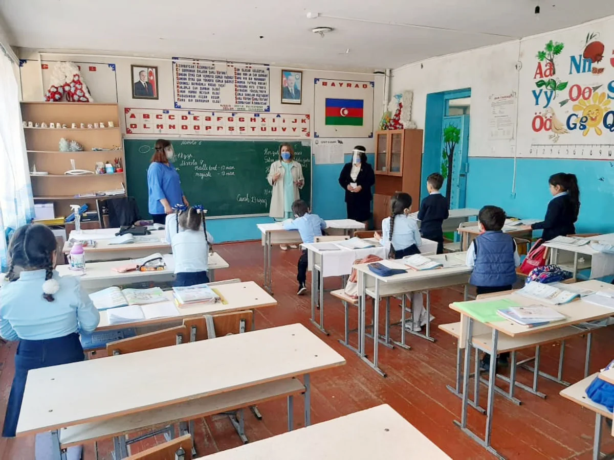 Lənkəranda bir məktəbdə 15 sinif distant təhsilə keçib