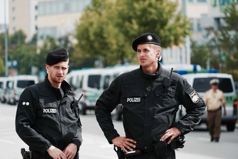 Almaniya polisi məscidlərə nəzarəti gücləndirdi - FOTO