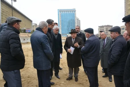 Mikayıl Müşfiqin heykəlinin bərpa olunması işlərinə başlanılıb