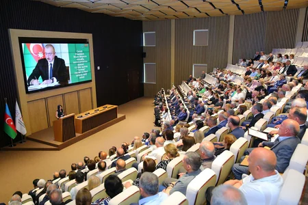 Prezidentin sərəncamı ilə təltif edilən tibb işçilərinə mükafatlar təqdim olunub