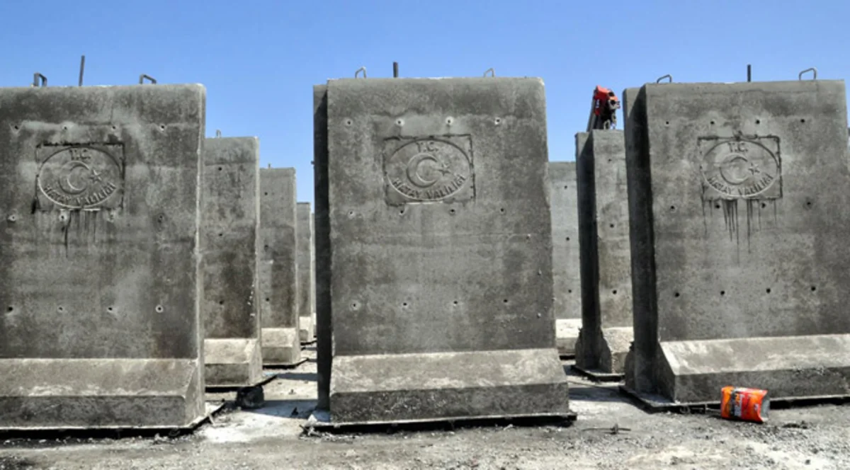 ​Türkiyə Suriya ilə sərhədə beton divar inşasını sürətləndirib