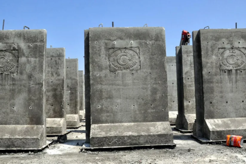 ​Türkiyə Suriya ilə sərhədə beton divar inşasını sürətləndirib