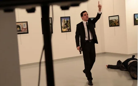 В результате вооруженного нападения посол России в Турции скончался - ОБНОВЛЕНО