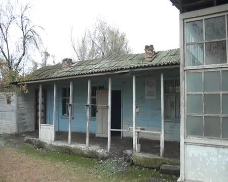 Ağdaşda tibb müəssisəsinin binası bərbad vəziyyətə düşüb, pasiyentlər üçün təhlükəli vəziyyət yaranıb