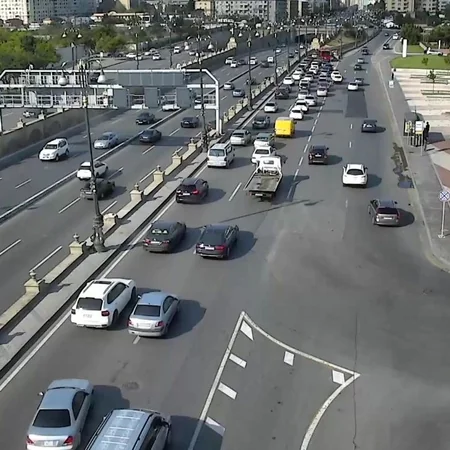 Bakının bir sıra yollarında tıxac yaranıb - SİYAHI