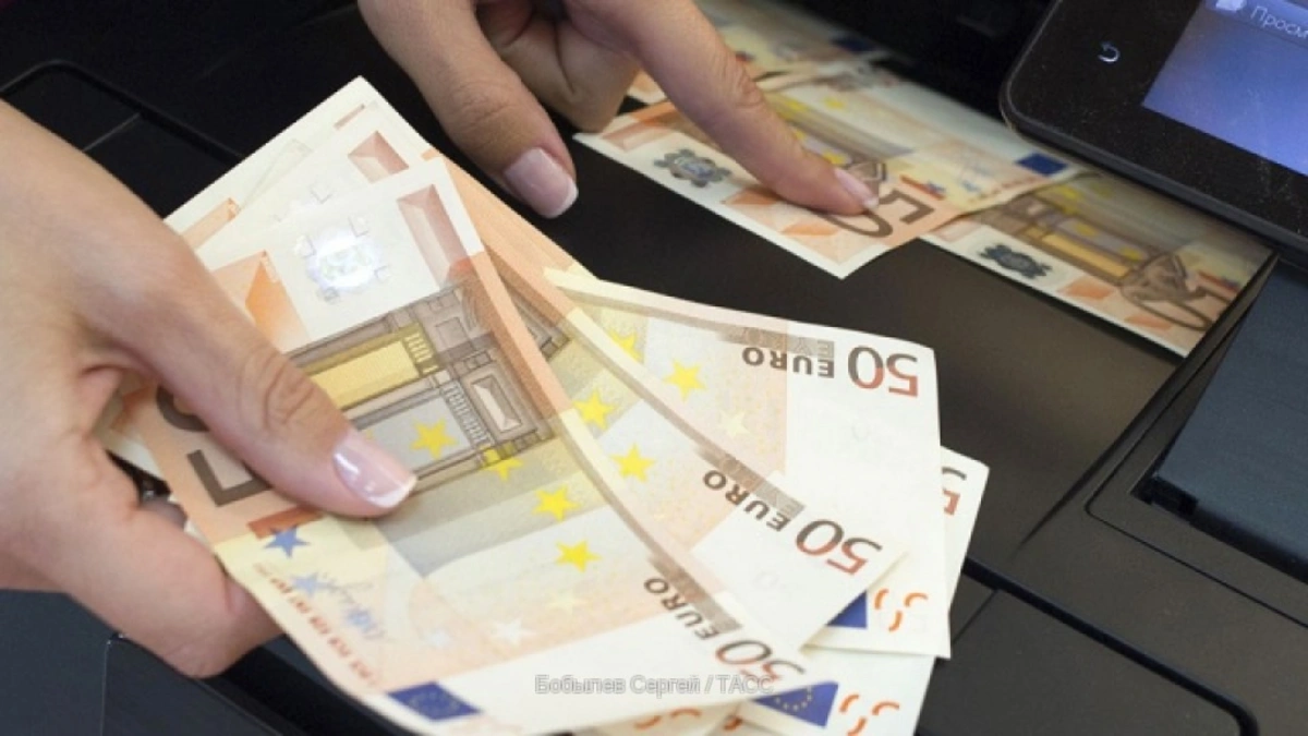 Report: Decline of euro and UK pound will continue