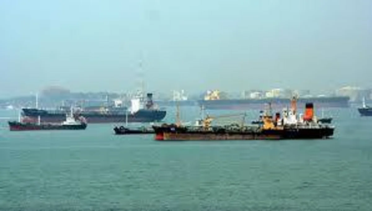 Десятки нефтетанкеров могут попасть под санкции США