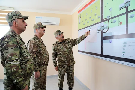 Defense Minister watches combat training classes