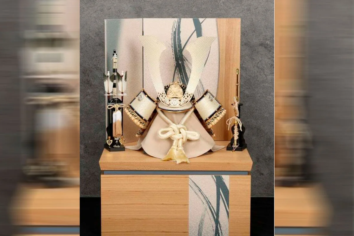 Japan PM gives Trump golden samurai helmet as gift