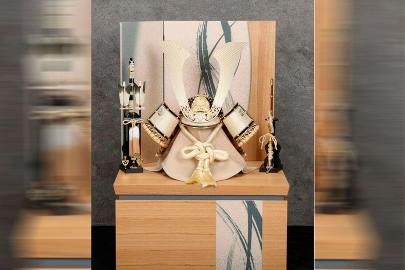 Japan PM gives Trump golden samurai helmet as gift