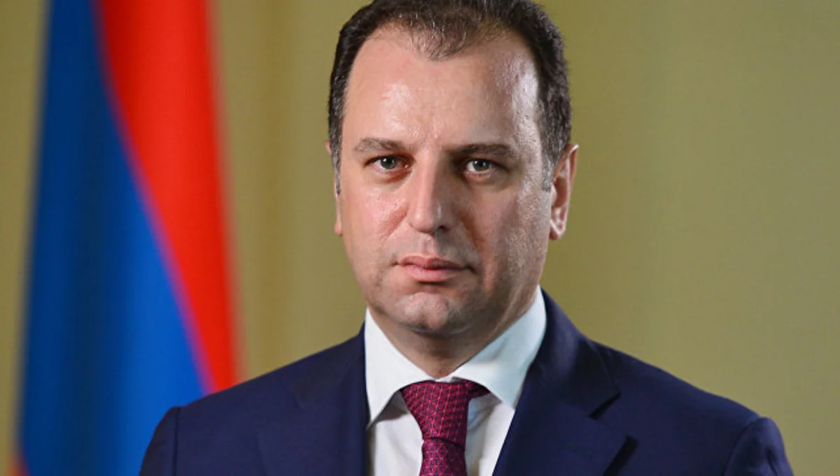 Глава минобороны Армении объявил о своей отставке