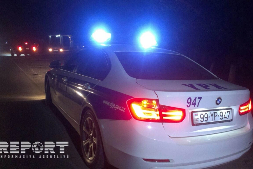 Siyəzəndə yük furqonu aşıb, 3 nəfər yaralanıb