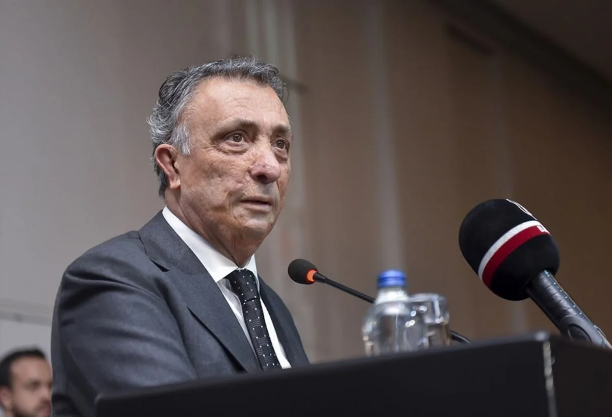 Президент Бешикташа сломал локоть