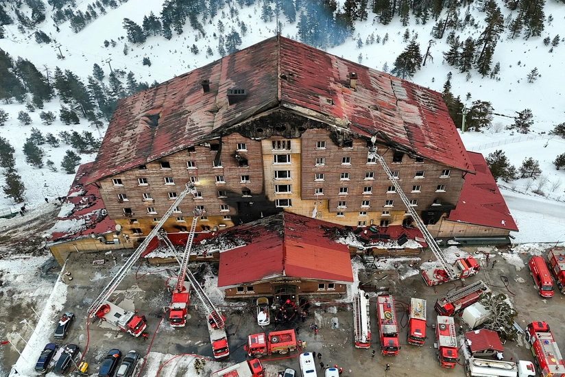 Türkiyədə hoteldəki yanğına görə iki məmur saxlanılıb