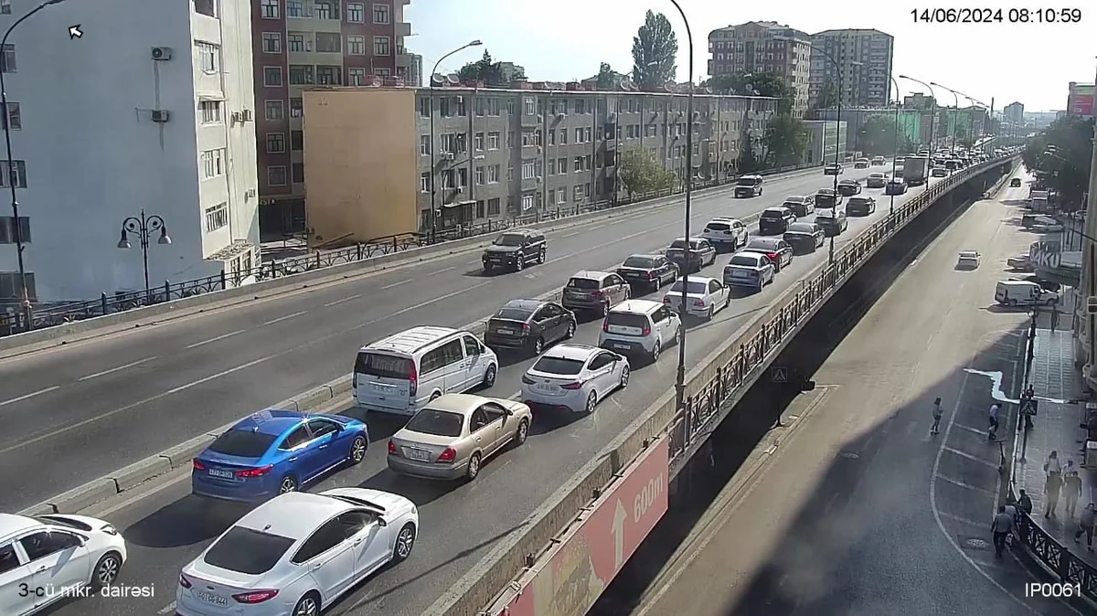 Bakının bəzi yollarında tıxac yaranıb - SİYAHI