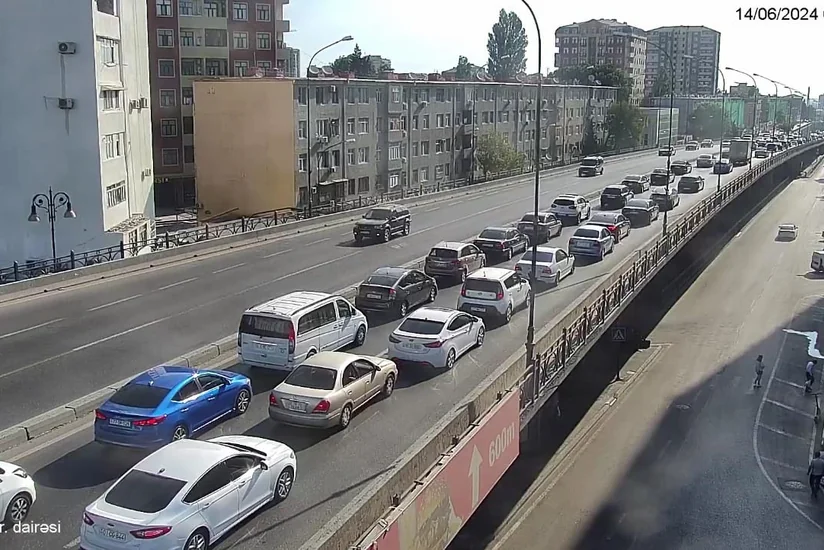 Bakının bəzi yollarında tıxac yaranıb - SİYAHI