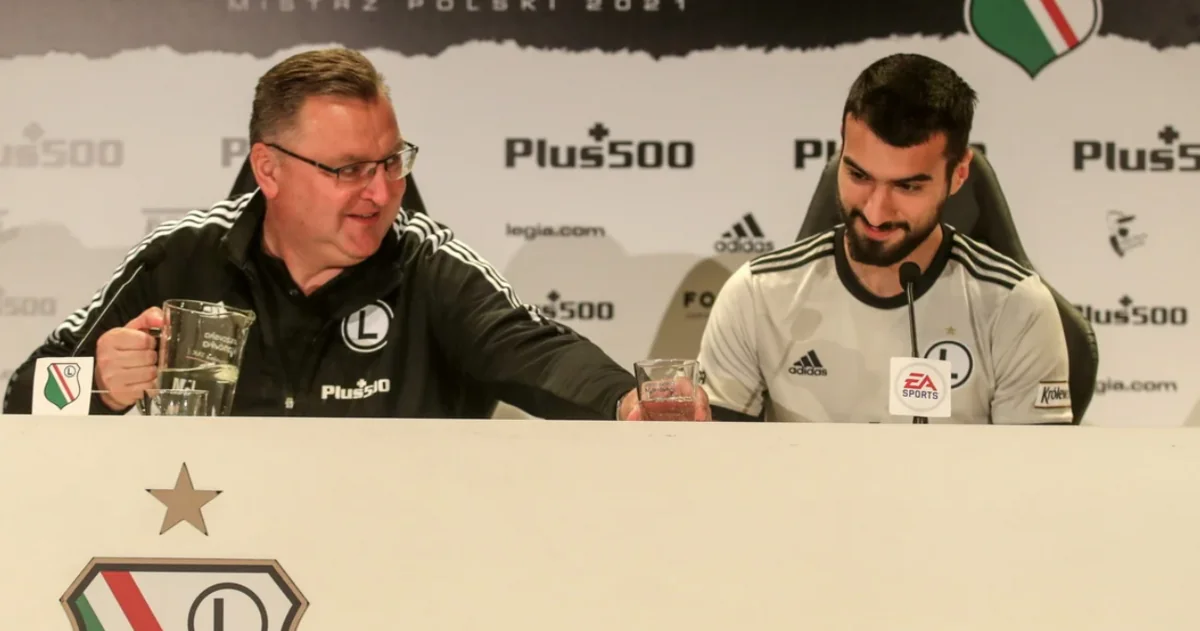 Mahir Emrelinin çıxış etdiyi klub baş məşqçisi ilə vidalaşıb