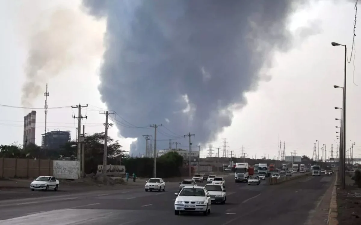 İranın Bəndər Abbas limanında yenidən yanğın başlayıb