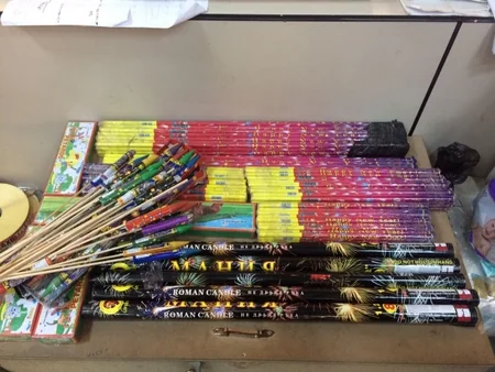 Gömrükçülər 3 424 ədəd pirotexniki vasitələr aşkar edib