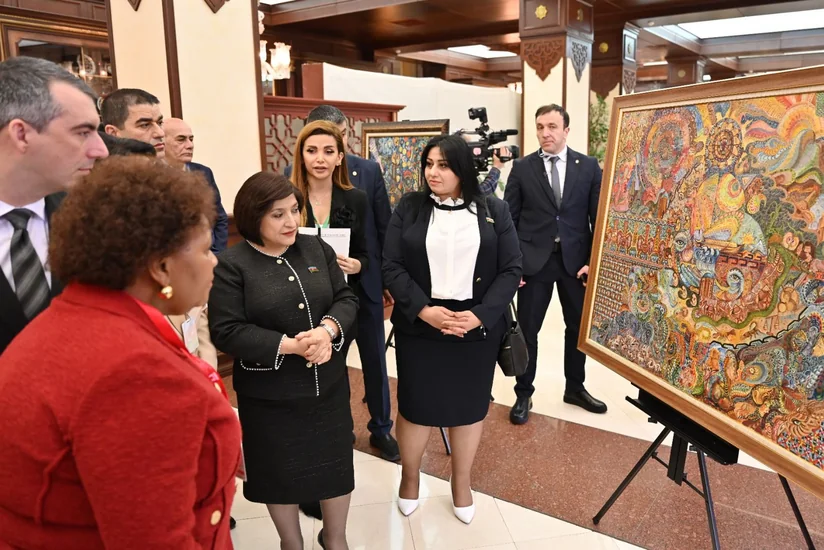 Milli Məclisdə Heydər Əliyevin 100 illik yubileyinə həsr olunmuş sərgi nümayiş etdirilib