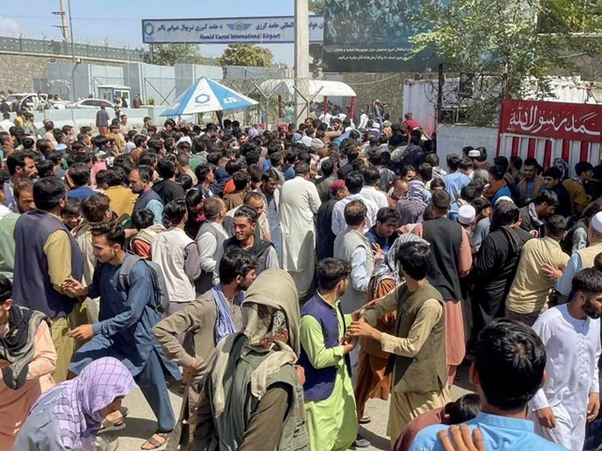 Australia evacuates 1,700 people from Afghanistan