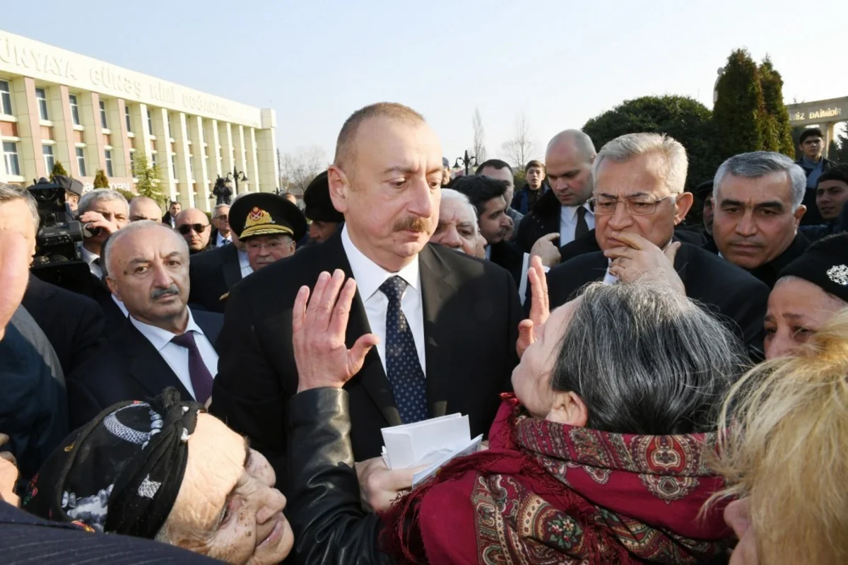 Prezident Ağsuda zəlzələnin nəticələrinin aradan qaldırılması ilə bağlı görülən işlərlə yerində tanış olub