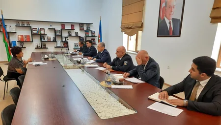 Muxtar Babayev vətəndaşların müraciətlərini dinləyib